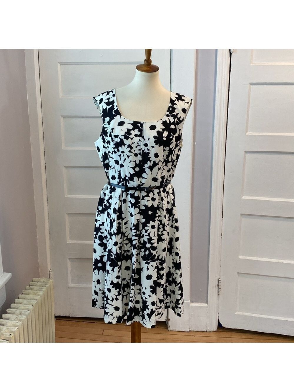 Kasper Sleeveless Black & White Floral Print A-line Dress, Size 14